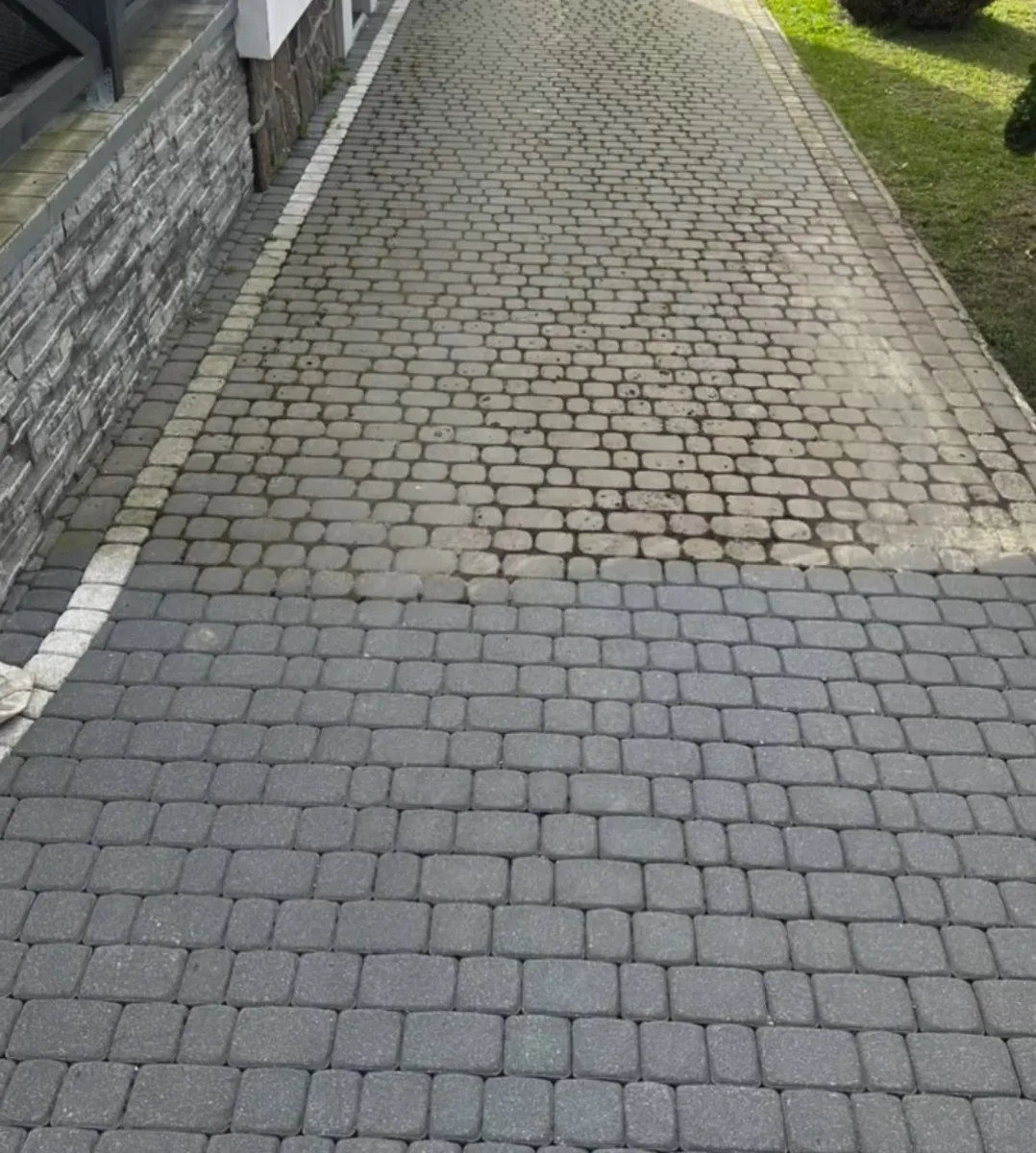 Kostka brukowa podczas czyszczenia — realizacja MuchiClean